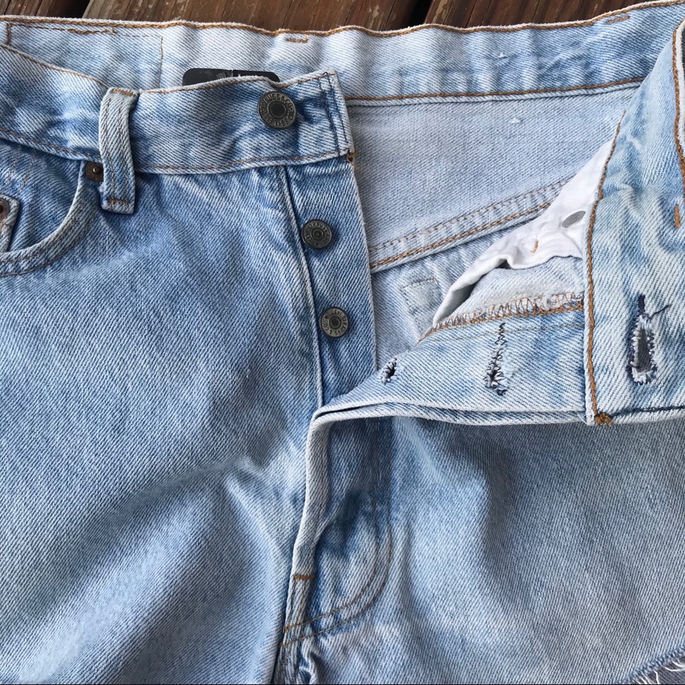 NWT Levi shorts - Picture 3 of 6